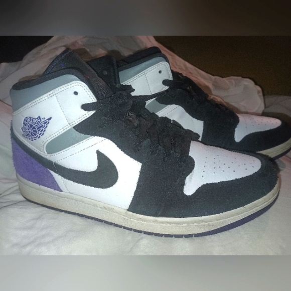 Air Jordan 1 MID SE - Picture 1 of 5